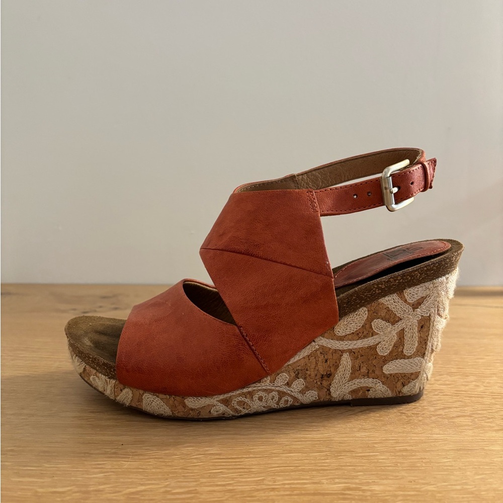 Sofft Coral Leather Wedge Sandals 9